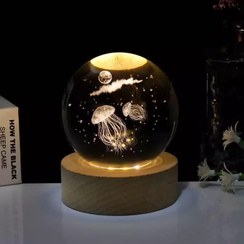 تصویر گوی کریستال سه‌بعدی طرح عروس دریایی با پایه نور LED چرخان Jellyfish
