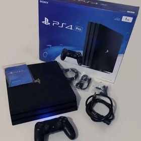تصویر کنسول بازی PS4 Pro ظرفیت ۱ ترابایت با ۲ دسته 