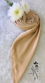 تصویر روسری ساتن ابریشم طلایی پریاس 
