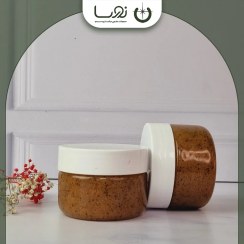 تصویر اسکراب بدن برای پاکسازی عمیق پوست و رفع خشکی 