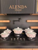 تصویر سرویس قابلمه لعابی گل‌دار صورتی 