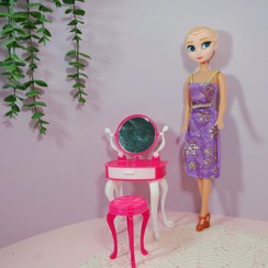 تصویر عروسک السا همراه میزآرایش و کیف 