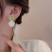 تصویر گوشواره گل رز و پاپیون کد ۱۱۰۰ 