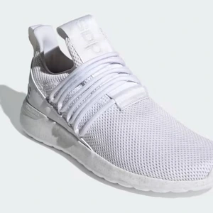 تصویر فروشگاه آدیداس اورجینال اصفهان