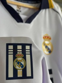 تصویر کیت کلاسیک رئال‌مادرید 
