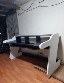تصویر میز استودیوی مدل Bifrost 