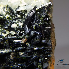 تصویر سنگ راف اپیدوت 