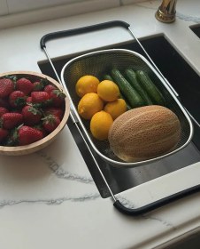 تصویر آبکش استیل وارداتی با دسته سیلیکونی | مناسب سینک و کانتر آشپزخانه 