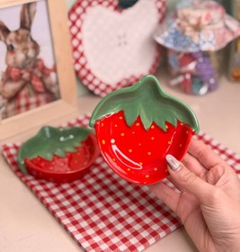 تصویر مزه خوری توت فرنگی 