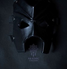 تصویر ماسک چرمی دست ساز آزبورن | طراحی هنری حسام عیدیان | آکاشیک گالری 