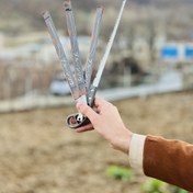 تصویر اره درخت بر دستی با سه تیغه یدکی 