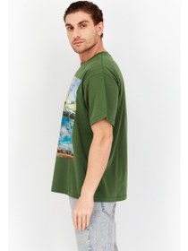 تصویر تی‌شرت مردانه با یقه گرد و آستین کوتاه، طرح گرافیکی، سبز برند esprit Men Crew Neck Short Sleeve Graphic Printed T-Shirt, Green