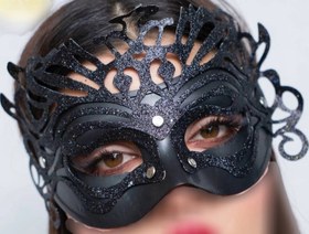 تصویر نقاب بالماسکه زنانه با رنگبندی و طرح بندی متنوع بسیار جذاب و خاص masquerade mask