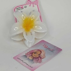 تصویر گیره سر پلیمری شکوفه رنگ سفید 