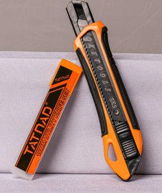 تصویر کاتر حرفه‌ای 18 میلی‌متری تات‌نَد (TATNAD) به‌همراه تیغ یدک TATNAD 18mm Utility Knife Set (CR-V)