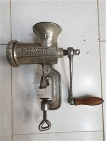 تصویر چرخ گوشت سالم قدیمی 