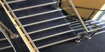 تصویر نبشی پله آلومینیومی ساده 