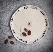 تصویر بشقاب سرامیکی شاخه مشکی 