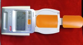 تصویر دستگاه فشار خون دور بازویی ژاپنی امرون مدل OMRON HEM-1020 