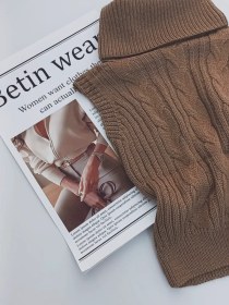 تصویر تاپ بافت یقه شل - سفید 