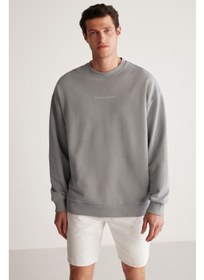 تصویر سویشرت خاکستری روشن بزرگ سایز ویلی برند grimelange Willie Oversize Light Grey Sweatshirt