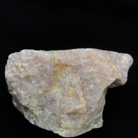 تصویر سنگ راف رزکوارتز پررنگ کار بسیار خاص و کلکسیونی مناسب دکور و حجم تراشی Rose quartz raw