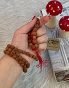 تصویر تسبیح رودراشکا ۱۰۸ عددی گره دار بدون حنا با نخ قرمز 
