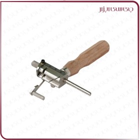 تصویر لوله بر دسته چوبی 