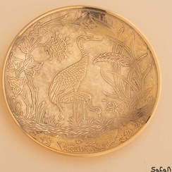 تصویر بشقاب برنجی دیوارکوب هندی مدل نسترن 