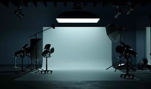 تصویر فوتیج بک گراند استودیو عکاسی بزرگ پس زمینه و نور مرجع فوتیج های آماده دانلود استوک فوتیج های رایگان 