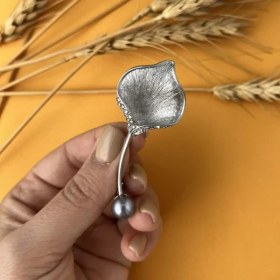 تصویر کد A-215 | گل سینه گلبرگ نقره ای 