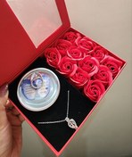 تصویر باکس گردنبند مروارید عشق ،پک گل و گردنبند مروارید عشق کد ZA5667 - آبی فیروزه ای Lovebox