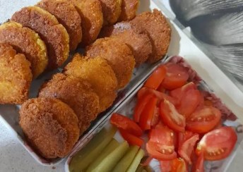 تصویر فلافل خانگی نخود خالص و ادویه های معطر 