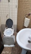 تصویر توالت فرنگی دیواری آسانا کم جا با پایه فلزی و قیف ژله ایی 