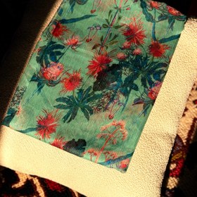 تصویر شال طرحدار - حریر سبز گلدار 