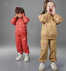 تصویر بلوز و شلوار دخترانه طرح Love با پاپیون ظریف 