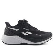 تصویر کفش های فضای باز زنانه زن سیاه پوست در Reebok 