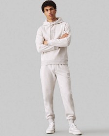 تصویر شلوار جگری فلیس مردانه با طرح مونوگرام، خاکستری - ترکیب پنبه برند calvin klein jeans Men's Monogram Fleece Joggers , Grey - Cotton Blend