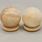 تصویر سنگ نمک تزئینی با پایه چوب رینگی با گوی قطر ۳ 