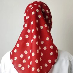 تصویر مینی اسکارف نخی دخترانه طرح گل بابونه قرمز 