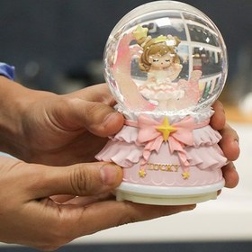 تصویر گوی کریستال ایستاده 