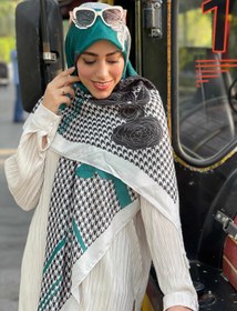 تصویر روسری نخ پنبه پیچازی گل سبز 