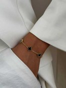 تصویر دستبند طلایی ونکلیف رنگ مشکی 