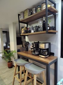 تصویر میز بار کافه چوبی دکور طبقاتی کد CDS 