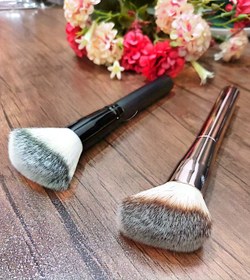 تصویر براش رژگونه 