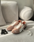 تصویر کتانی پوما صورتی 