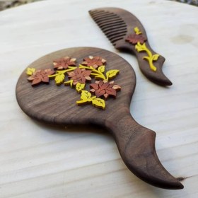 تصویر شانه و آیینه چوبی 