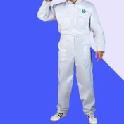 تصویر لباسکار سرهمی سفید با گلدوزی (XL) لباس‌کار سرهمی سفید با گلدوزی (XL) یک لباس کار یکسره (بیلرسوت) از جنس کتان یا فلامنت سبک (وزن ۱۹۰-۲۵۰ گرم بر مترمربع) است که برای سایز XL (قفسه سینه ۱۱۰-۱۲۰ سانتی‌متر، قد ۱۷۵-۱۸۵ سانتی‌متر) طراحی شده. با جیب‌های متعدد، زیپ دوطرفه و قابلیت گلدوزی لوگو، وزن حدود ۱.۵-۲ کیلوگرم و در بسته‌های تکی یا عمده عرضه می‌شود. این لباس مقاوم در برابر پارگی و رطوبت است و برای مشاغل مهندسی، صنعتی و ساختمانی مناسب،