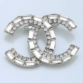 تصویر کد A-142 | گل‌سینه شنل کریستال 