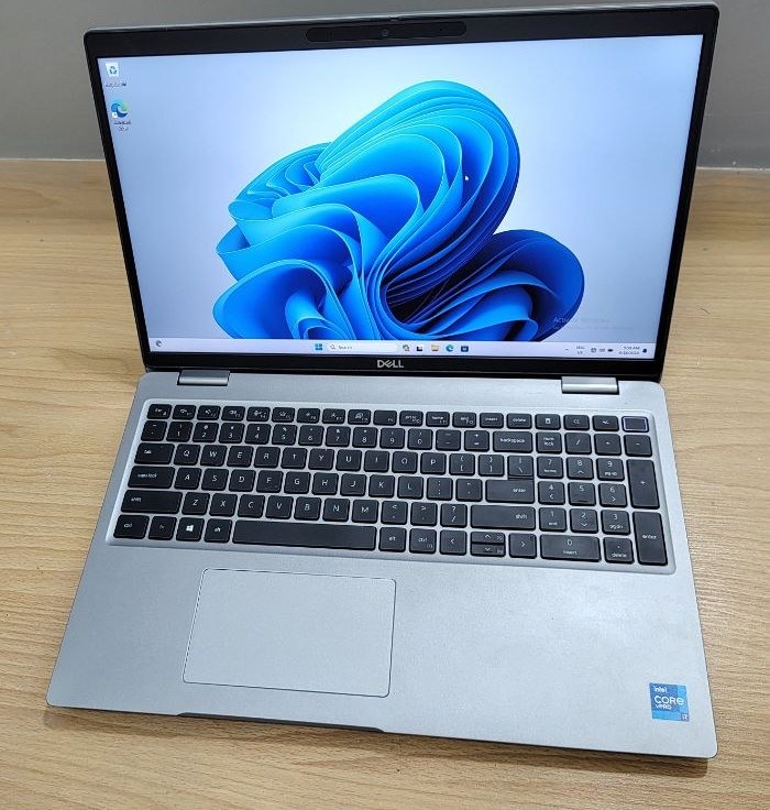 Dell Latitude 5520/i7-1185G7/MX450/ゲーミング Dell Latitude 5520